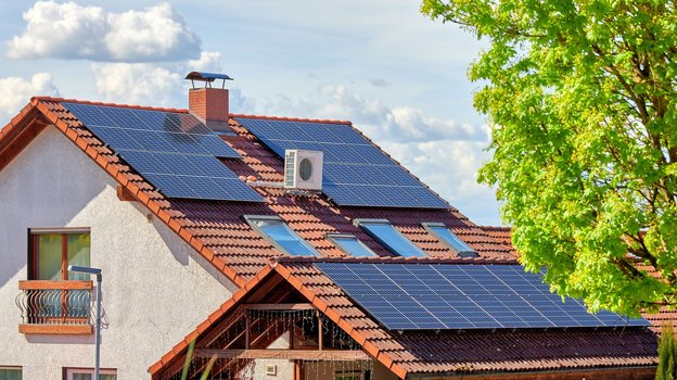 „Soláry přes celou střechu“ hodnotu nemovitosti nezvýší