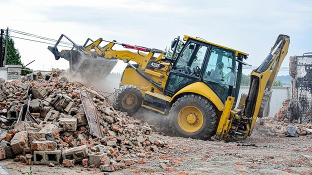 Předdemoliční audit a demontáž budovy jako standardní postup odstranění